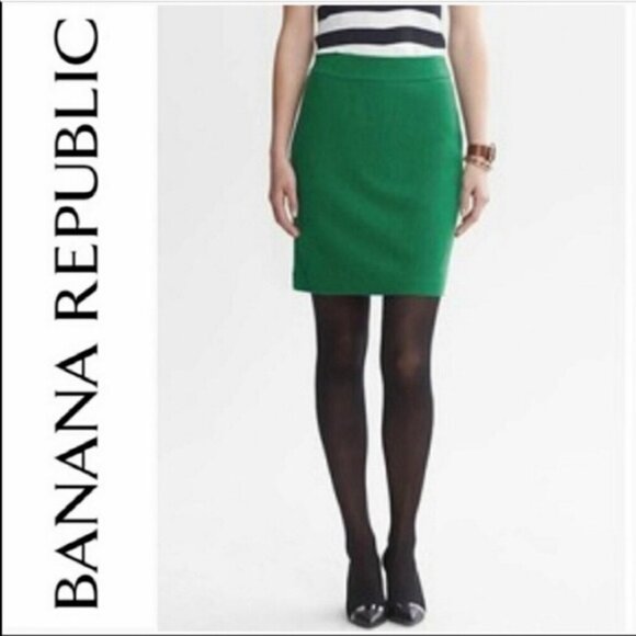 Banana Republic Boucle Wool Blend Exposed Zip Pencil Skirt in Evergreen 4 EUC - Picture 2 of 13
